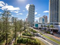 1 Bedroom Apartment Balcony - Mantra Broadbeach on the Park